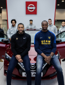 Los jugadores del UCAM Murcia con su nuevo Nissan Qashqai