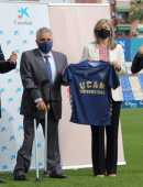 UCAM Murcia CF, la Fundación “la Caixa” y CaixaBank promueven la donación de mascarillas a Cáritas
