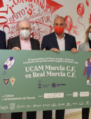 Ayuntamiento, Real Murcia y UCAM Murcia entregan a Cáritas la cantidad recaudada en el partido benéfico de Navidad 