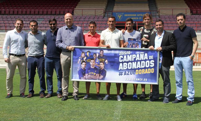 El UCAM Murcia CF se viste de #AzulDorado
