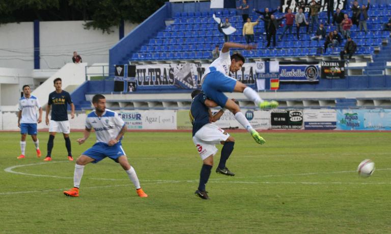 Iván Aguilar rescata un punto en un intenso y bronco partido (1-1)