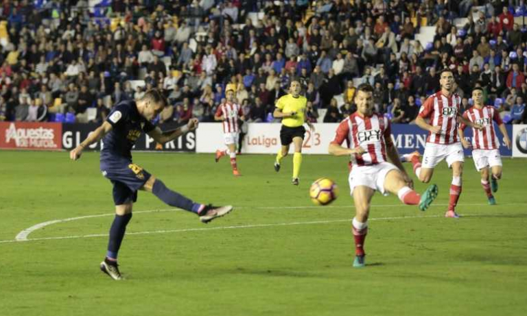 El Girona se lleva los tres puntos con un solitario gol de Longo
