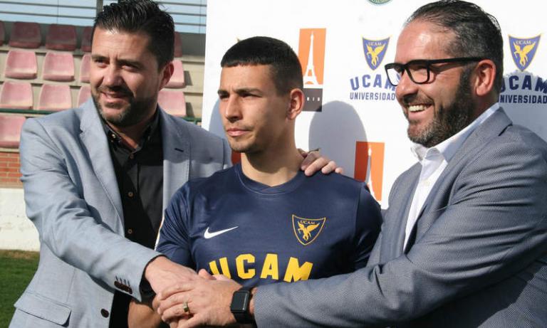 Global París presenta a David Mayoral como nuevo jugador del UCAM Murcia