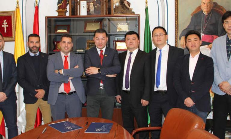 La UCAM, a través de su equipo de fútbol, y Huaou Management potenciarán el desarrollo de jóvenes talentos chinos en Murcia