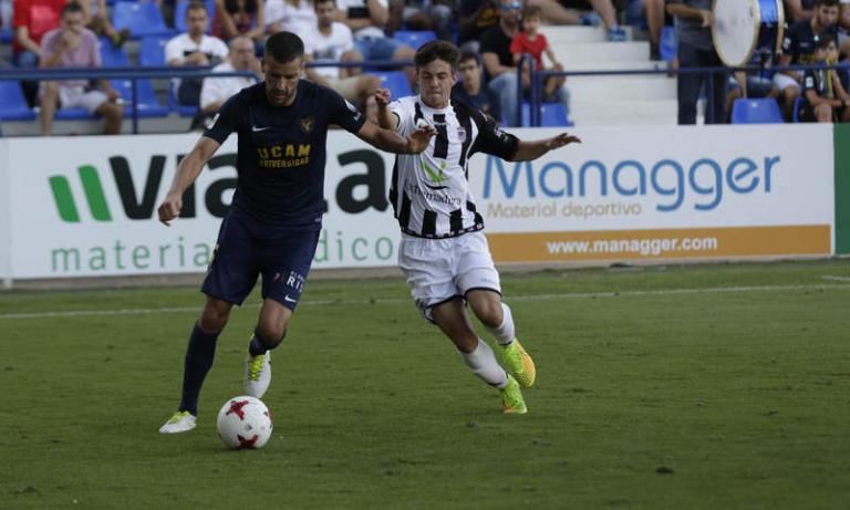 UCAM Murcia y Badajoz empatan en un disputado encuentro (1-1)
