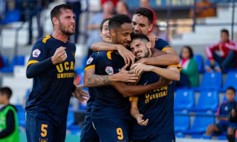 Crónica: El UCAM Murcia maravilla y sufre ante el Villanovense (2-1)