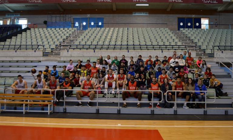 El Colegio Fahuarán visita al UCAM Murcia