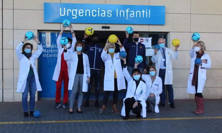 El UCAM Murcia  realiza su tradicional visita al  Hospital Universitario Virgen de la Arrixaca 