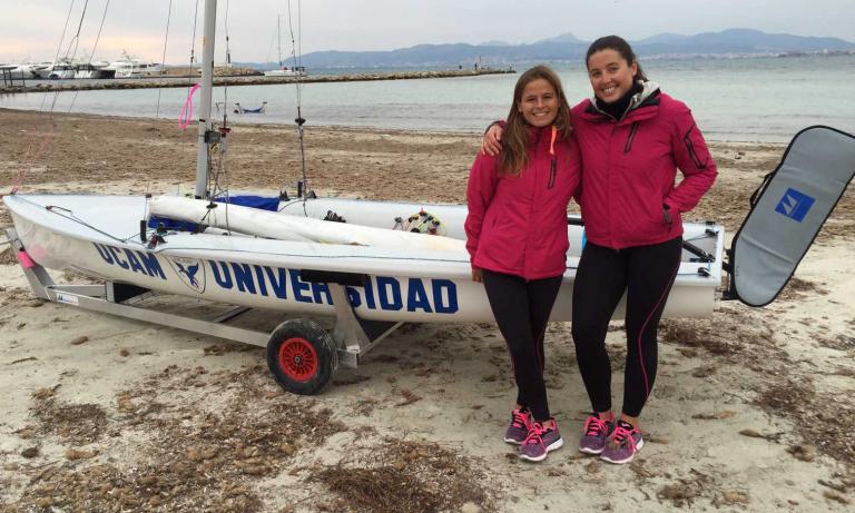 Sofía Toro y Nora Brugman ya navegan con el barco de la UCAM en busca de Río 2016