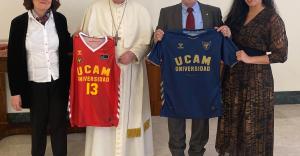 El Papa bendice a los equipos de la UCAM y destaca los valores del deporte para la sociedad