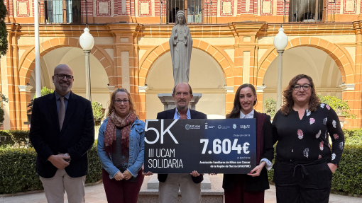 Entrega del cheque a AFACMUR