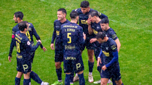 Celebración del equipo en el Nuevo Colombino