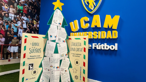 El árbol de los Sueños de Caixabank en el Estadio Heredia 21 La Condomina