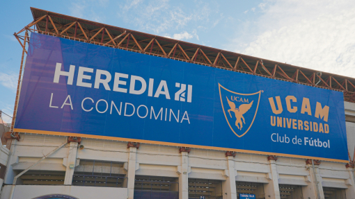 Lona del nuevo nombre del Estadio Heredia 21 La Condomina