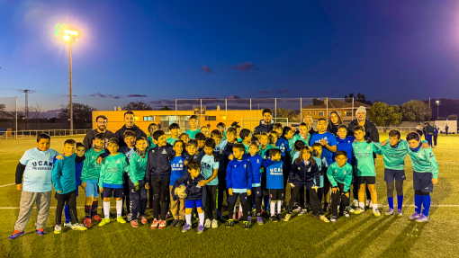 Soto visitando a los chicos del CD Zeneta