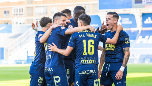Celebración del equipo tras vencer al Recreativo de Huelva