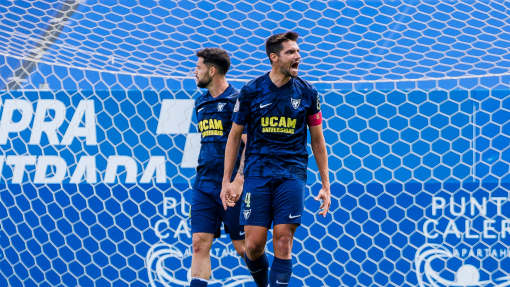 Acción del capitán Javi Ramírez durante el partido