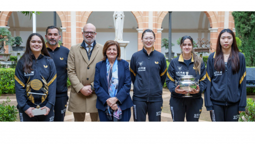 La UCAM recibe la Copa de la reina de la mano de UCAM Cartagena Tenis de Mesa