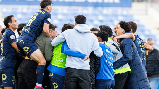 Celebración del equipo ante el Recre