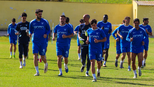 El primer equipo entrenándose en El Mayayo