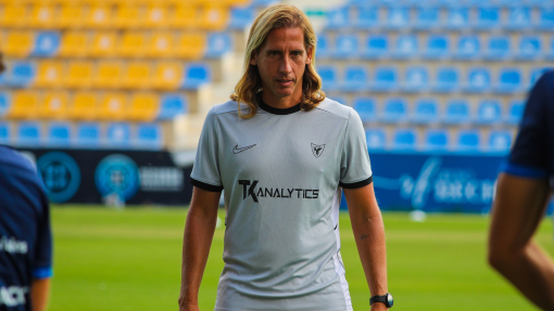 Checa dirigiendo un entrenamiento en el Estadio Heredia 21 La Condomina