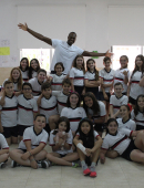 Kevin Tumba visita el Colegio Samaniego de Alcantarilla
