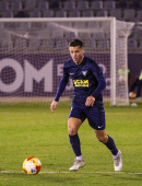 Urcelay conduciendo el balón