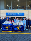 Visita del UCAM Murcia CF al Hospital Virgen de la Arrixaca