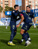 Celebración del equipo sobre el césped del Estadio Heredia 21 La Condomina