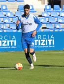 Acción de Fer Román durante un entrenamiento