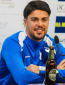 El jugador universitario Alvarito hablando en rueda de prensa