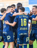 Celebración del equipo tras vencer al Recreativo de Huelva