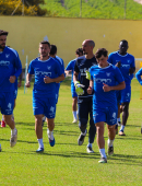 El primer equipo entrenándose en El Mayayo
