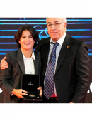 María Pérez es otorgada con la Orden Olímpica del COE