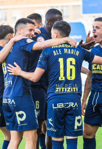 Celebración del equipo tras vencer al Recreativo de Huelva
