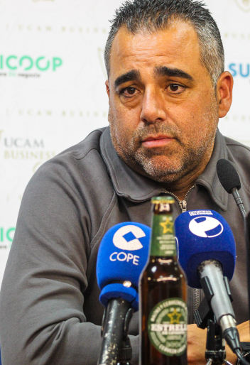 rueda de prensa del técnico Germán Crespo 