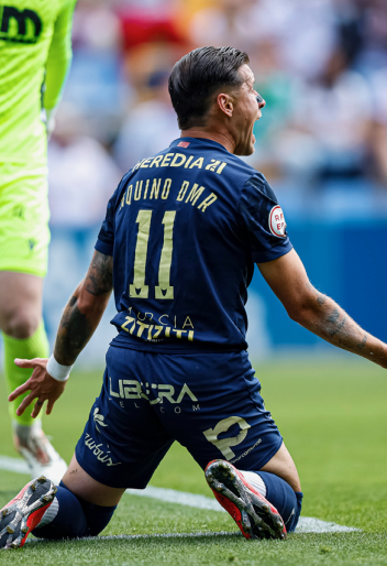 Dani Aquino en una acción del partido