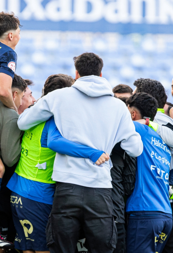 Celebración del equipo ante el Recre