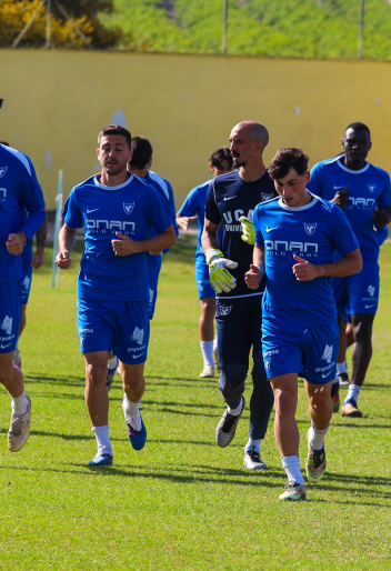 El primer equipo entrenándose en El Mayayo