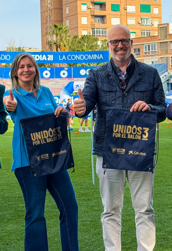 Foto de familia de la tercera edición de Unidos por el Balón