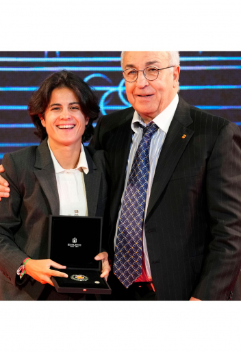María Pérez es otorgada con la Orden Olímpica del COE
