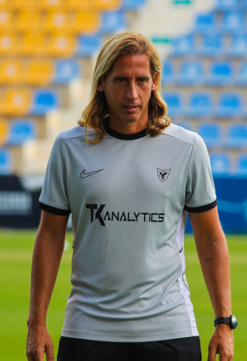 Checa dirigiendo un entrenamiento en el Estadio Heredia 21 La Condomina