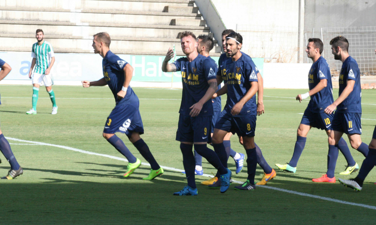 El UCAM CF, de tres en tres