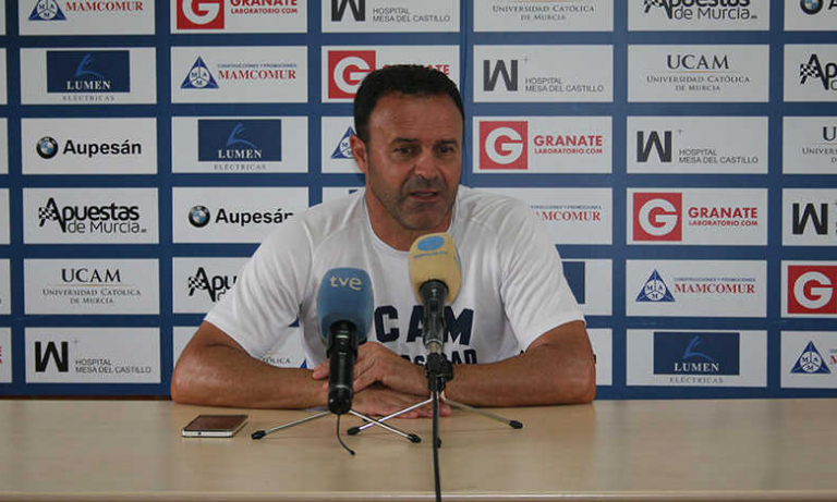 Salmerón: "Vamos a buscar la portería del Mérida"