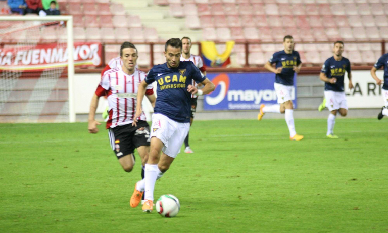 Los penaltis sentencian a un bravo UCAM CF