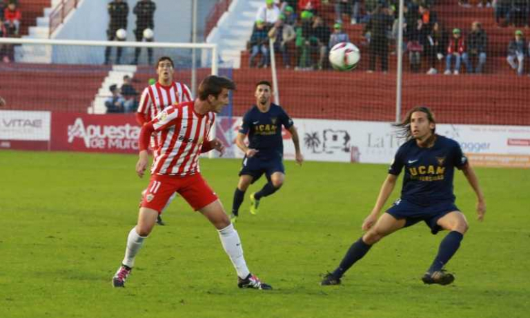 El UCAM CF se hace fuerte en La Condomina (2-0)
