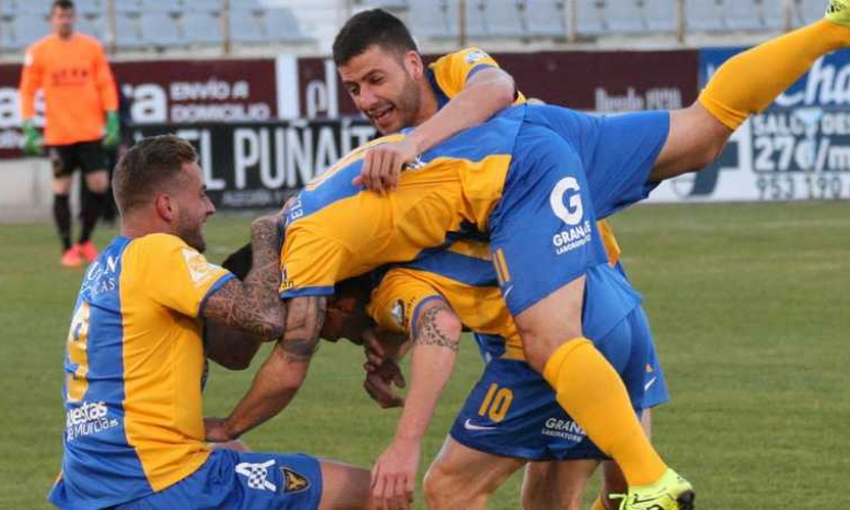 Puñetazo sobre la mesa (0-1)