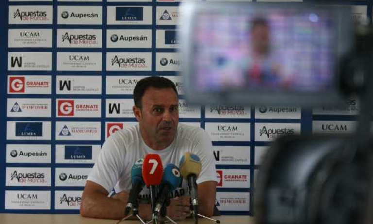 Salmeron: "Solo ganaremos al Recre si le superamos en intensidad y concentración"