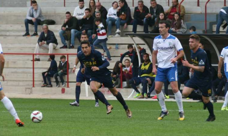Iván Aguilar rompe el muro (2-0)