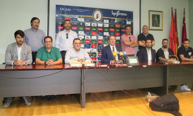 Los patrocinadores del UCAM Murcia CB leen un comunicado para solicitar más implicación de las Instituciones